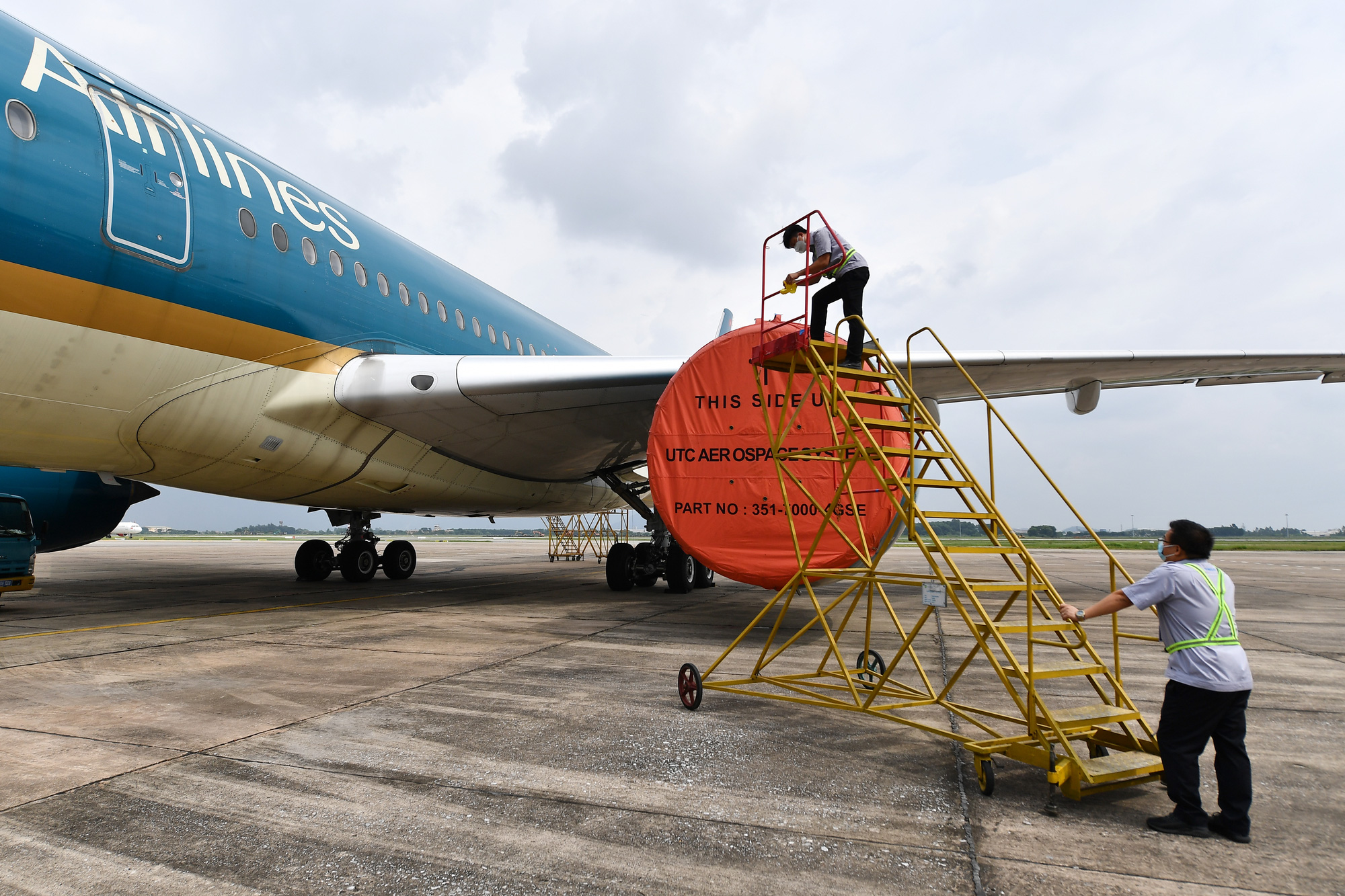 H&agrave;ng kh&ocirc;ng hối hả bảo dưỡng m&aacute;y bay trước ng&agrave;y nối lại bay nội địa - Ảnh 4.