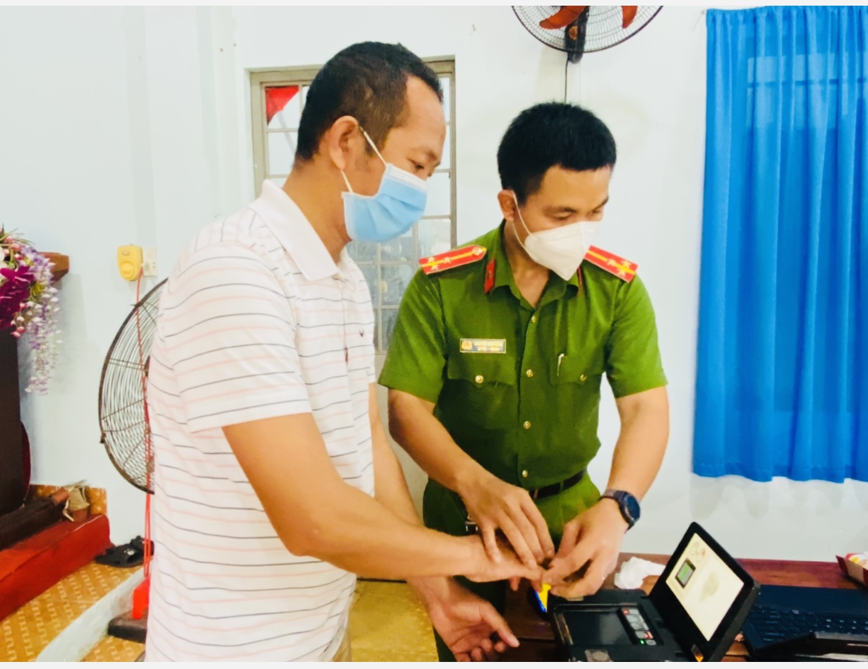 CLIP: Nghe sẽ t&iacute;ch hợp thẻ xanh, nhiều người n&ocirc;n c&oacute; căn cước gắn chip - Ảnh 2.