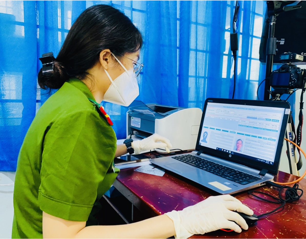 CLIP: Nghe sẽ t&iacute;ch hợp thẻ xanh, nhiều người n&ocirc;n c&oacute; căn cước gắn chip - Ảnh 4.