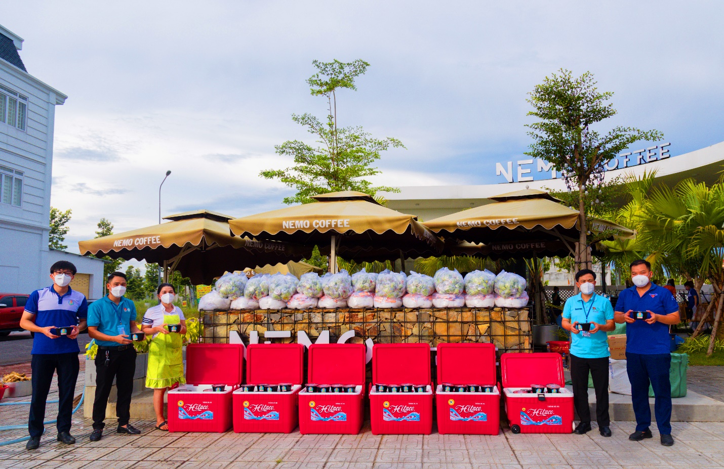 Quỹ Từ thiện Kim Oanh nấu 10.696 phần ăn bồi dưỡng sức khỏe lực lượng tuyến đầu