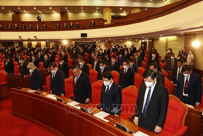 Chủ tịch nước Nguyễn Xu&acirc;n Ph&uacute;c điều h&agrave;nh phi&ecirc;n khai mạc Hội nghị Trung ương 4 - Ảnh 3.