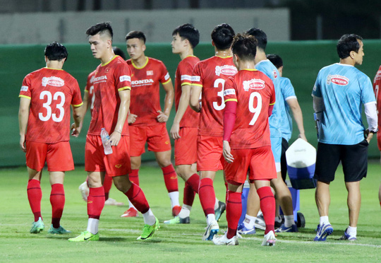 Quang Hải, Công Phượng mặc số áo "lạ" đấu đối kháng, Phan Văn Đức căng cơ tập riêng