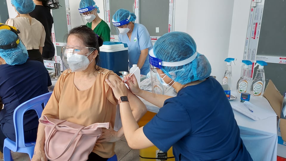 Bị dị ứng với quinolon có nên tiêm vắc-xin Covid-19?