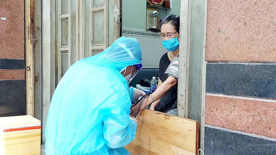 Tăng cường gi&aacute;m s&aacute;t h&agrave;nh vi v&agrave; gi&aacute;m s&aacute;t dịch tễ - Ảnh 1.