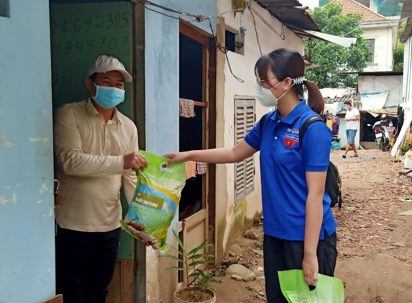 Hỗ trợ người lao động khó khăn - Ảnh 1.