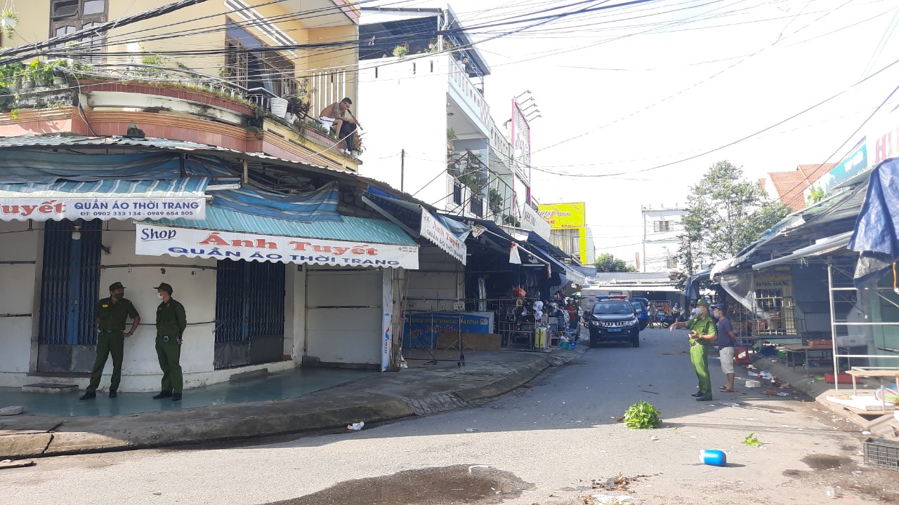 Thanh niên ngáo đá náo loạn chợ Thương Mại Tam Kỳ