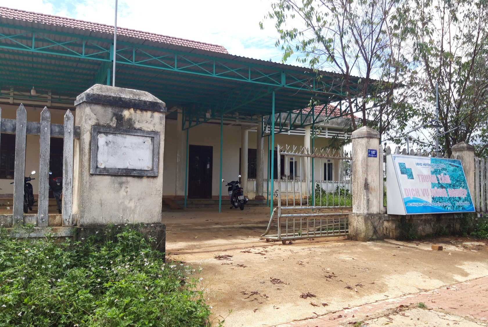 Kỷ luật giám đốc "quan hệ bất chính" với nữ nhân viên