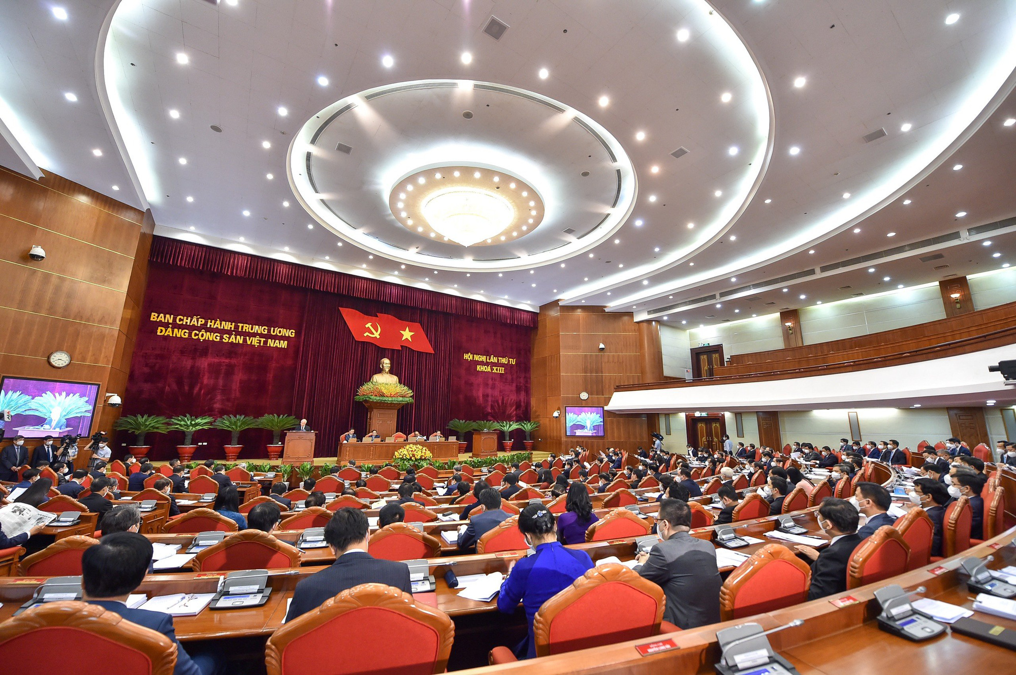 Hội nghị Trung ương 4 thảo luận về báo cáo phòng, chống dịch Covid-19