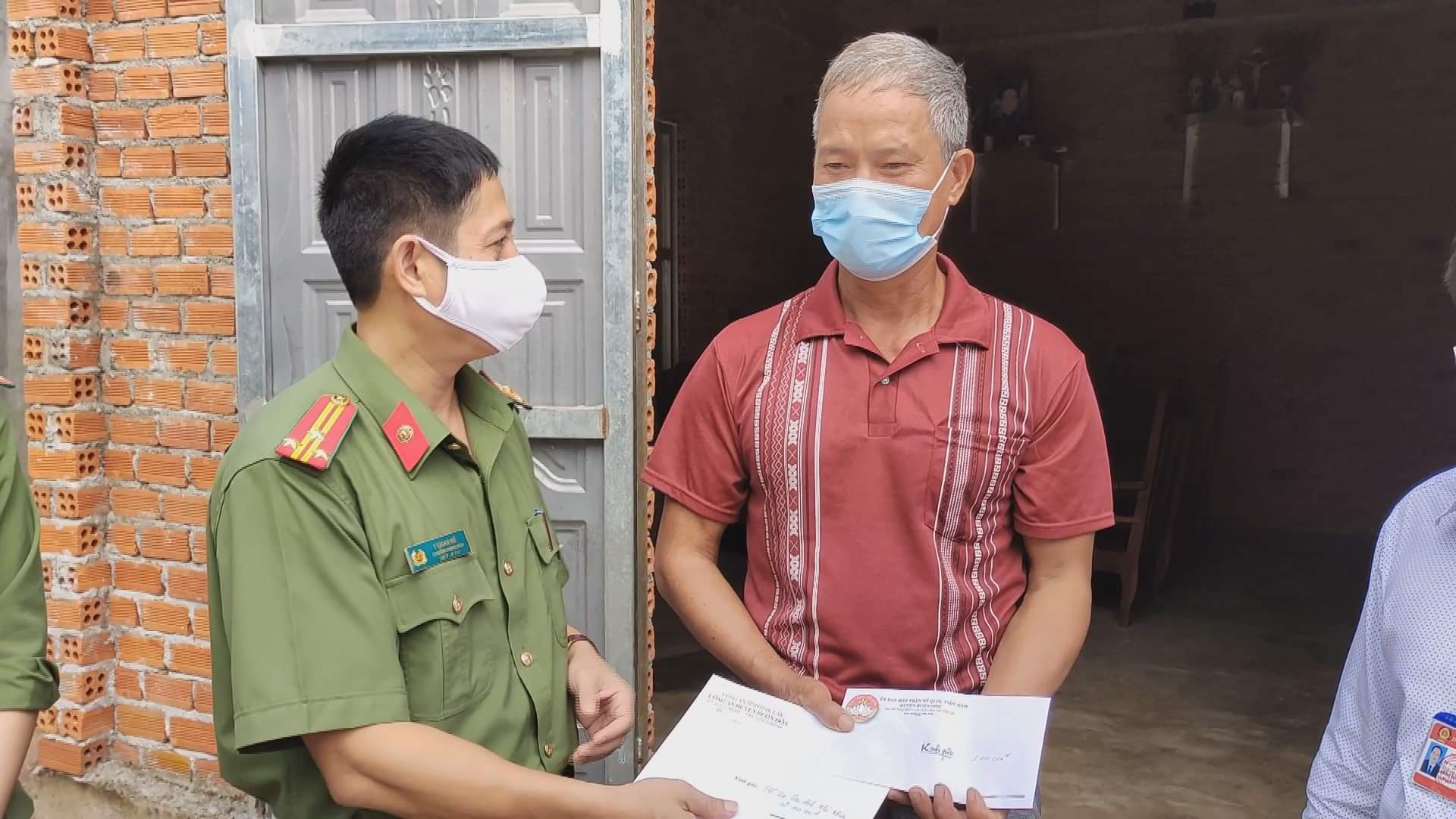 Đắk Lắk: Nhiều chức sắc và giáo dân tích cực hỗ trợ chống dịch - Ảnh 3.