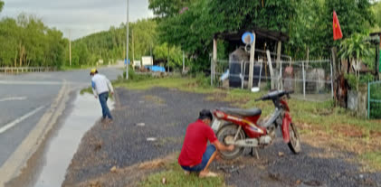 Thừa Thi&ecirc;n - Huế: Bố tr&iacute; &ocirc;t&ocirc; trung chuyển 350 người đi bộ về qu&ecirc; - Ảnh 6.
