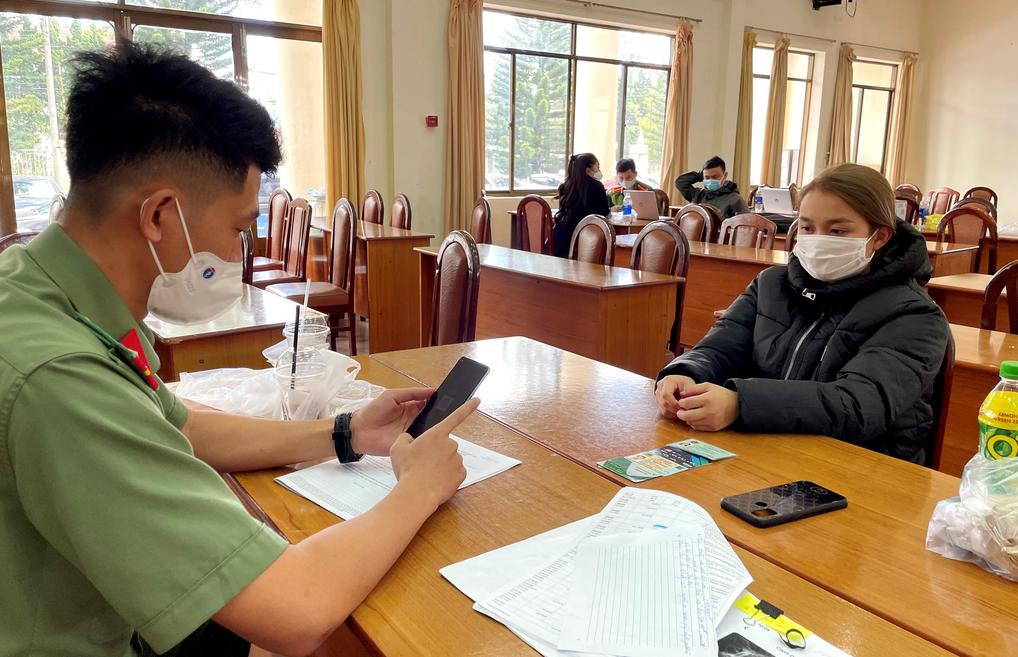 Bắt "nữ quái" cầm đầu nhóm lừa đảo bán hàng nông sản Đà Lạt trên mạng xã hội Facebook