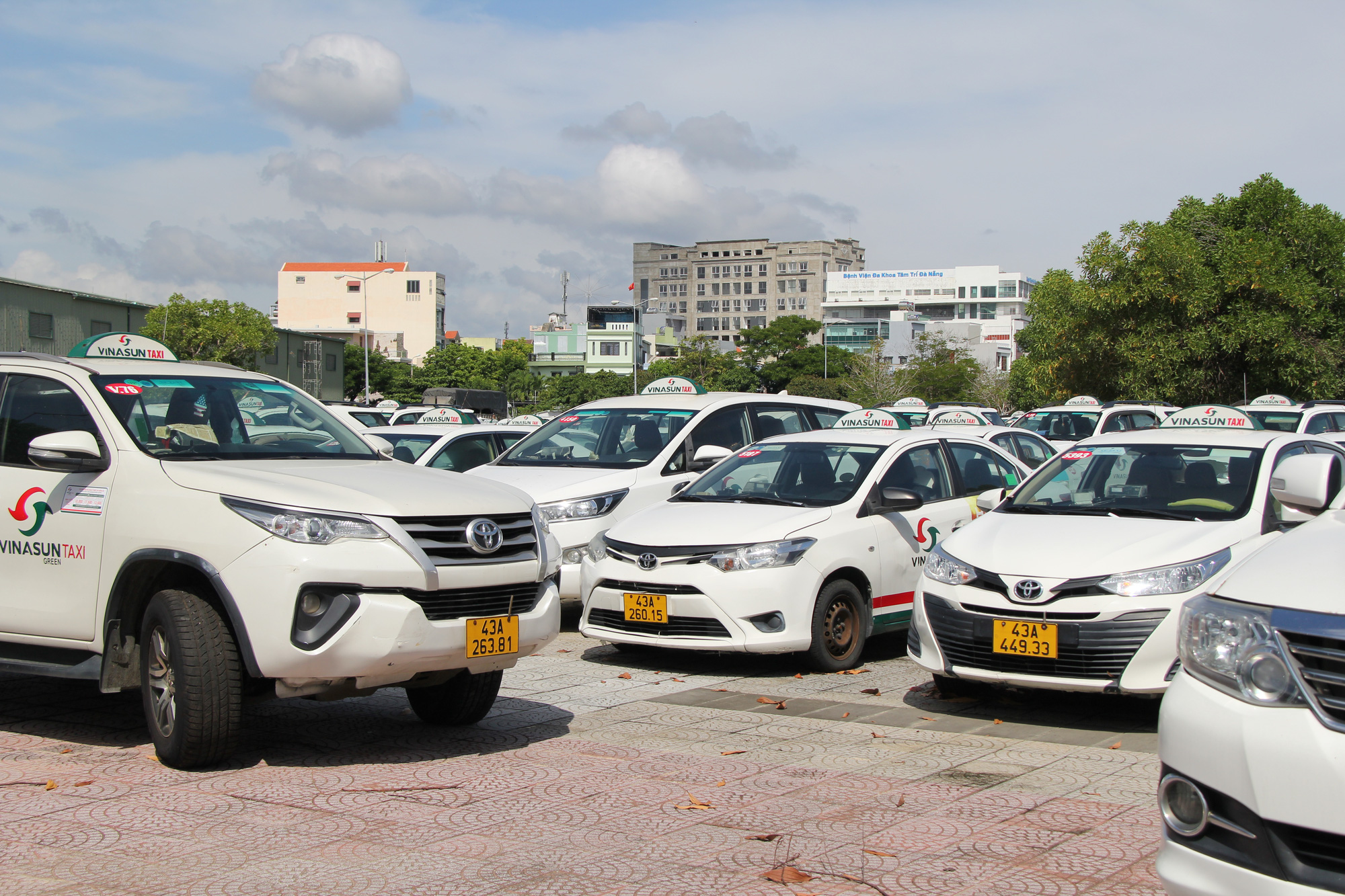 Đ&agrave; Nẵng: Xe bu&yacute;t vắng kh&aacute;ch, t&agrave;i xế taxi rầu rĩ  - Ảnh 2.