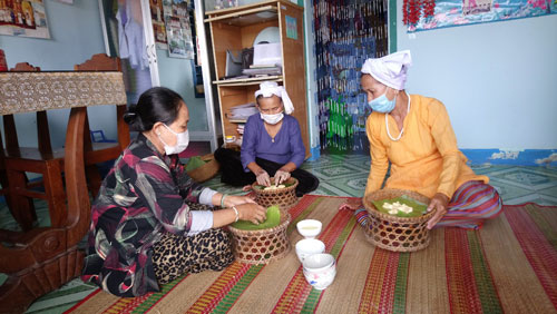 Đồng bào Chăm đón Tết Katê đầm ấm