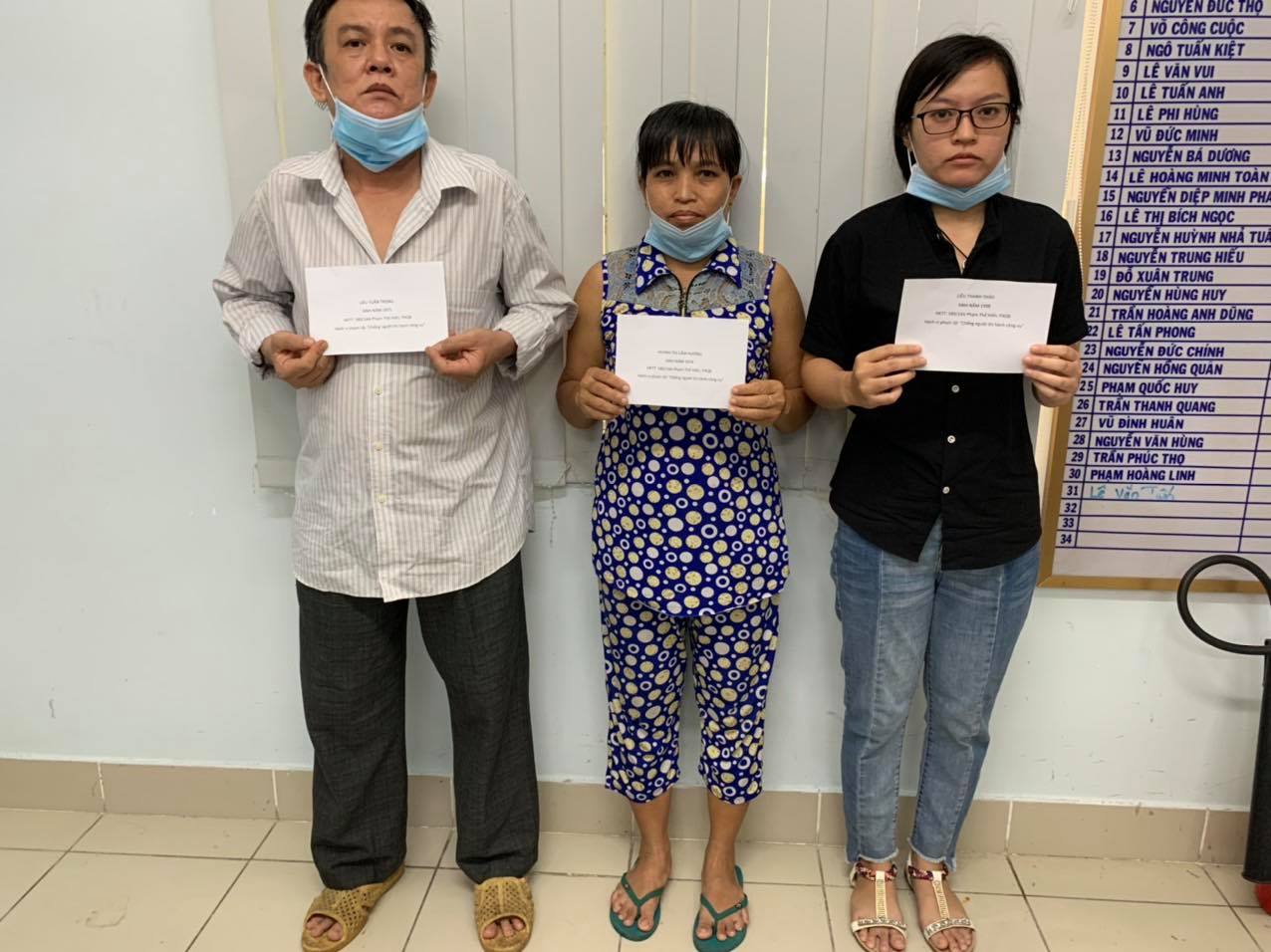 Diễn biến n&oacute;ng vụ muốn tự test nhanh rồi tấn c&ocirc;ng nh&acirc;n vi&ecirc;n y tế g&acirc;y x&ocirc;n xao dư luận - Ảnh 1.