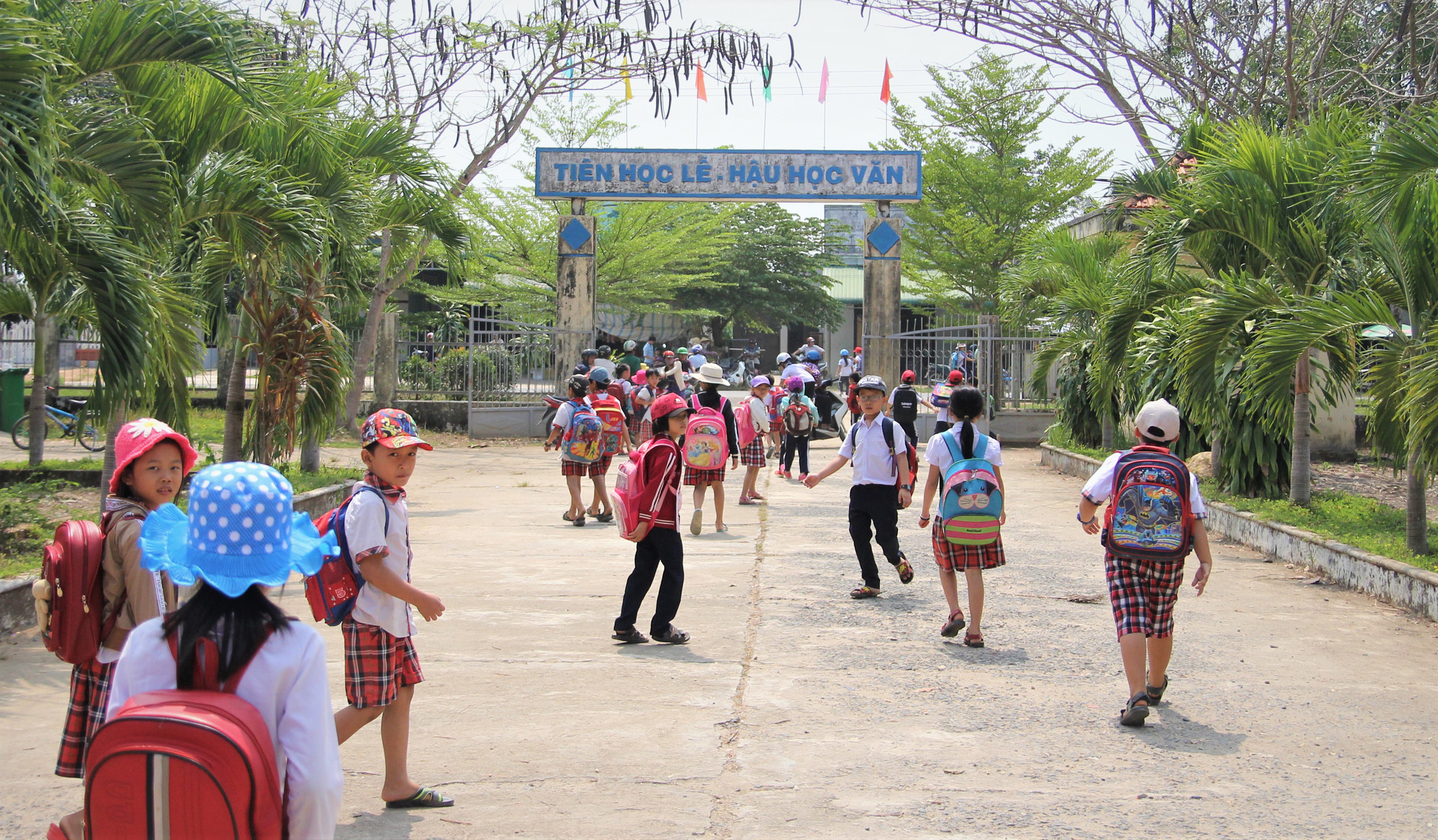 Lâm Đồng miễn học phí học kỳ 1 cho học sinh - Ảnh 1.