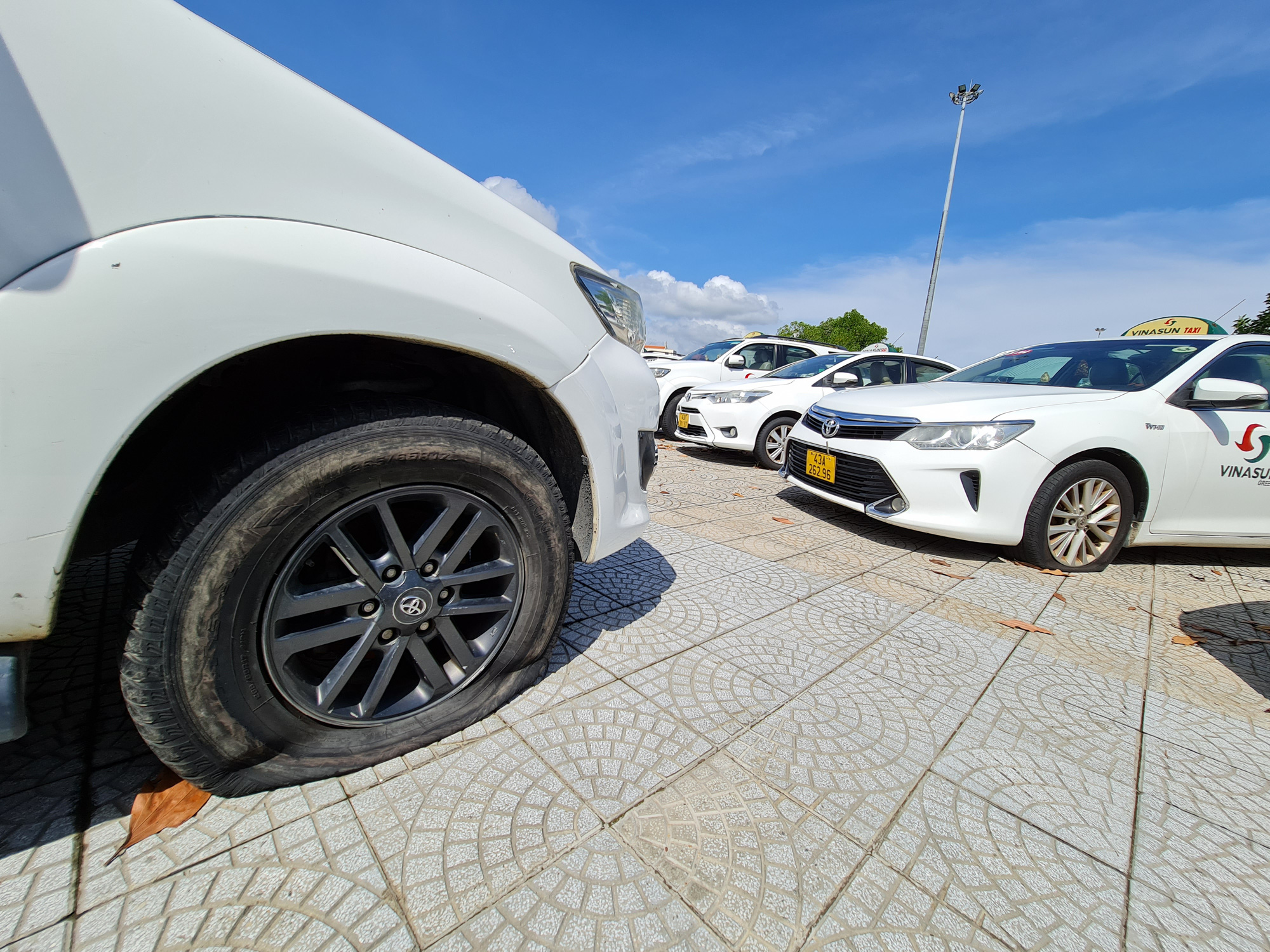Đ&agrave; Nẵng: Xe bu&yacute;t vắng kh&aacute;ch, t&agrave;i xế taxi rầu rĩ  - Ảnh 3.
