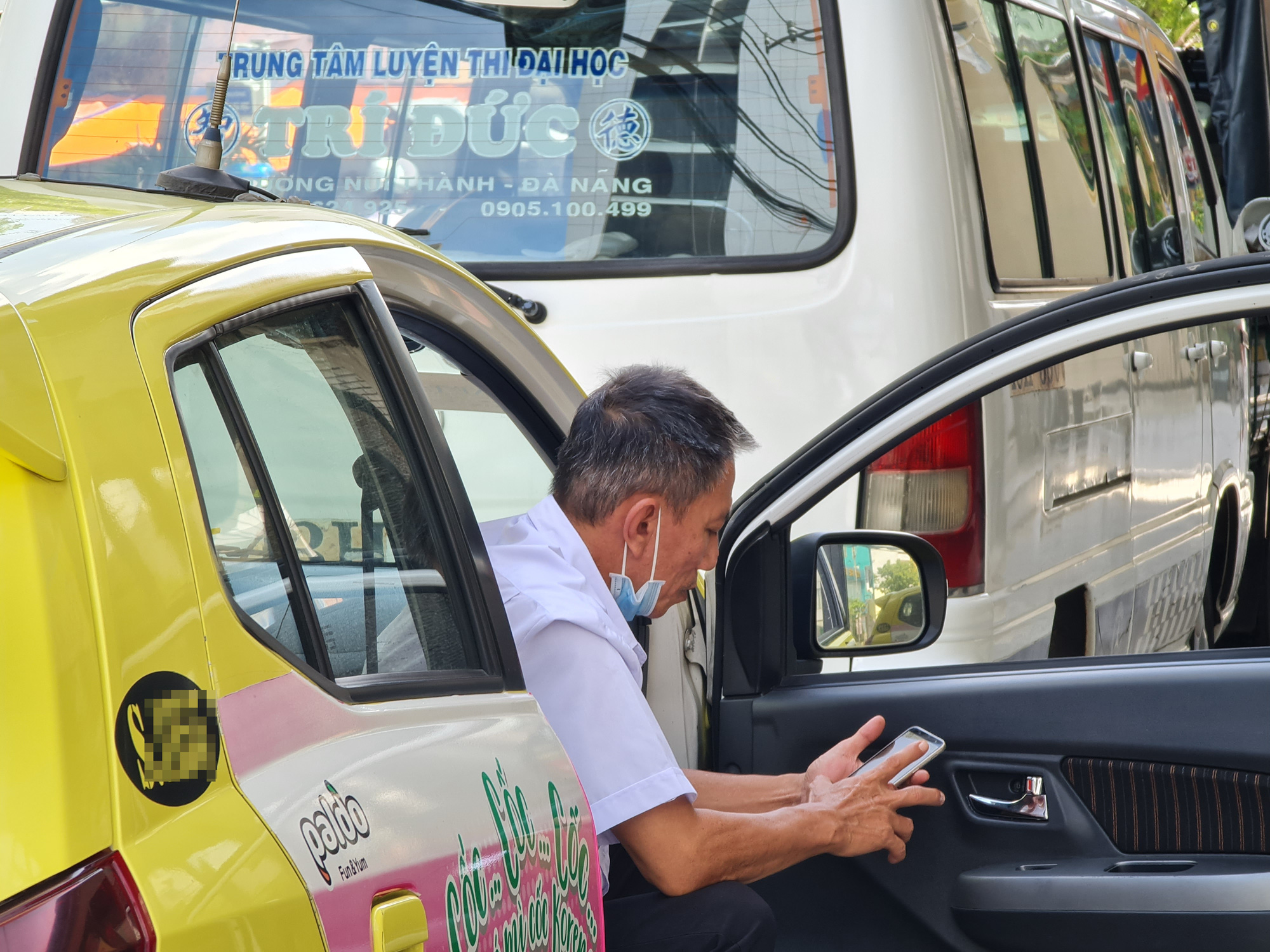Đà Nẵng: Xe buýt vắng khách, tài xế taxi rầu rĩ