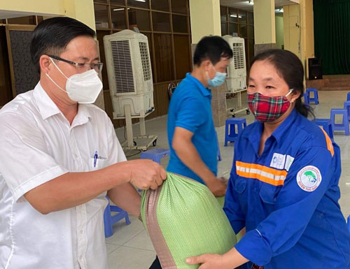 San sẻ với đoàn viên - lao động khó khăn - Ảnh 1.