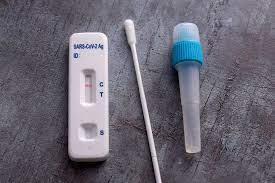 F0 test nhanh âm tính 2 lần, PCR lại dương tính, có phải tái nhiễm SARS-CoV-2?
