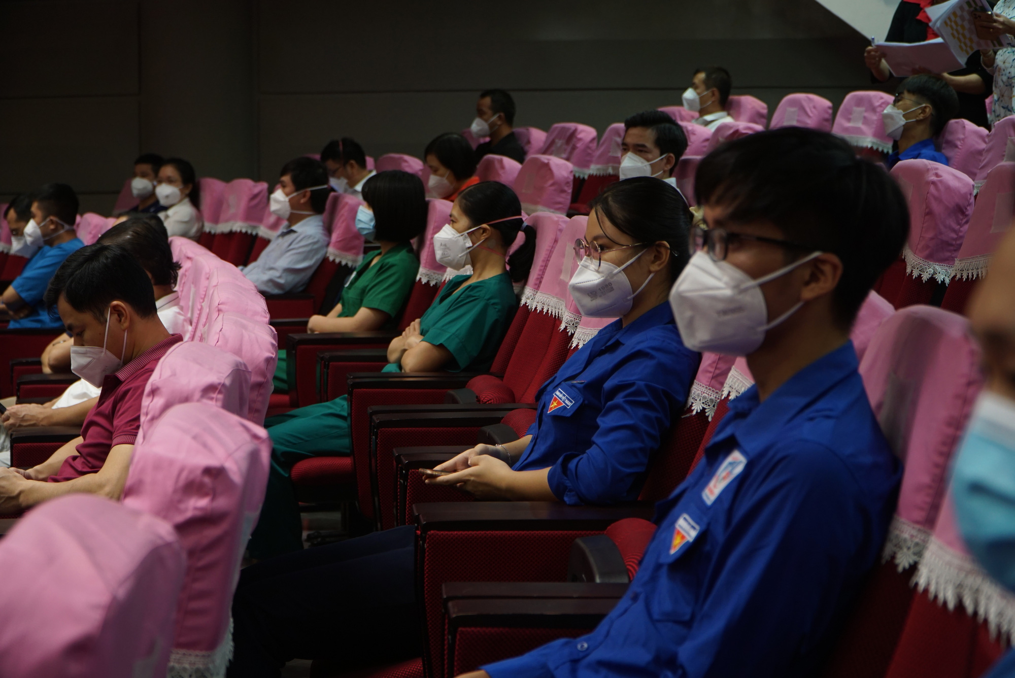 TP HCM tri &acirc;n đội ngũ y tế chi viện chống dịch Covid-19 - Ảnh 2.