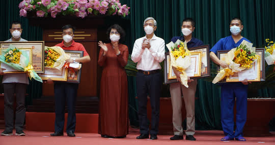 TP HCM tri &acirc;n đội ngũ y tế chi viện chống dịch Covid-19 - Ảnh 4.
