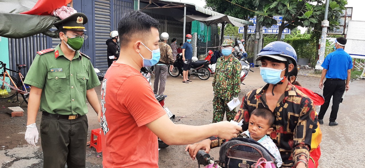 H&igrave;nh ảnh x&uacute;c động đ&oacute;n c&ocirc;ng d&acirc;n miền T&acirc;y trở về - Ảnh 11.