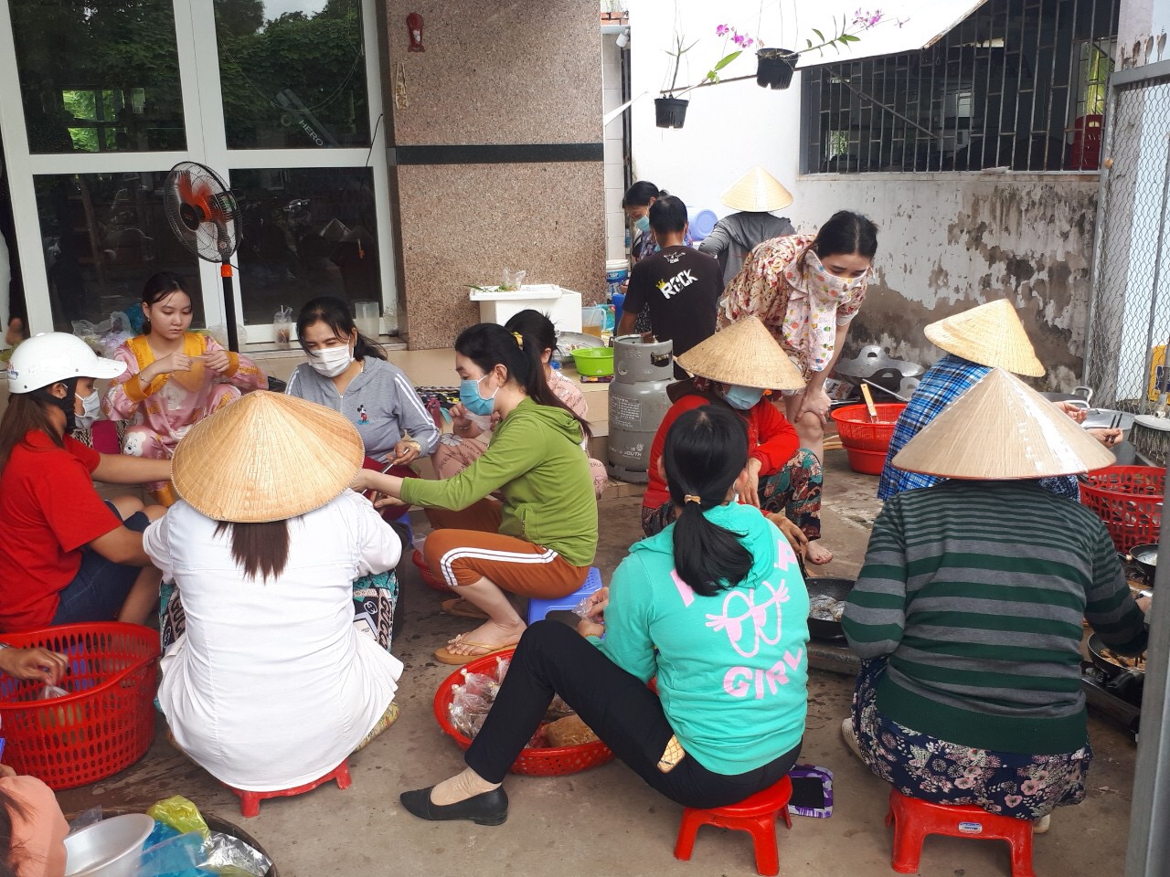 H&igrave;nh ảnh x&uacute;c động đ&oacute;n c&ocirc;ng d&acirc;n miền T&acirc;y trở về - Ảnh 27.