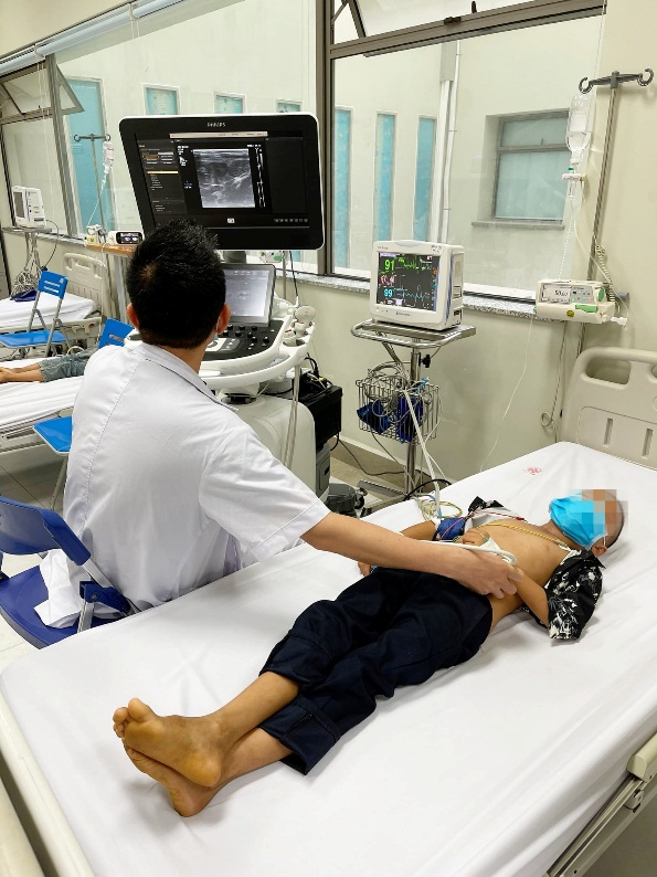 Trẻ nguy kịch v&igrave; ngộ độc quả hồng tr&acirc;u - Ảnh 4.