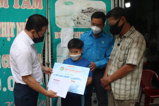 Một ng&agrave;y c&ugrave;ng Chương tr&igrave;nh T&igrave;nh thương cho em đến với trẻ mồ c&ocirc;i - Ảnh 7.