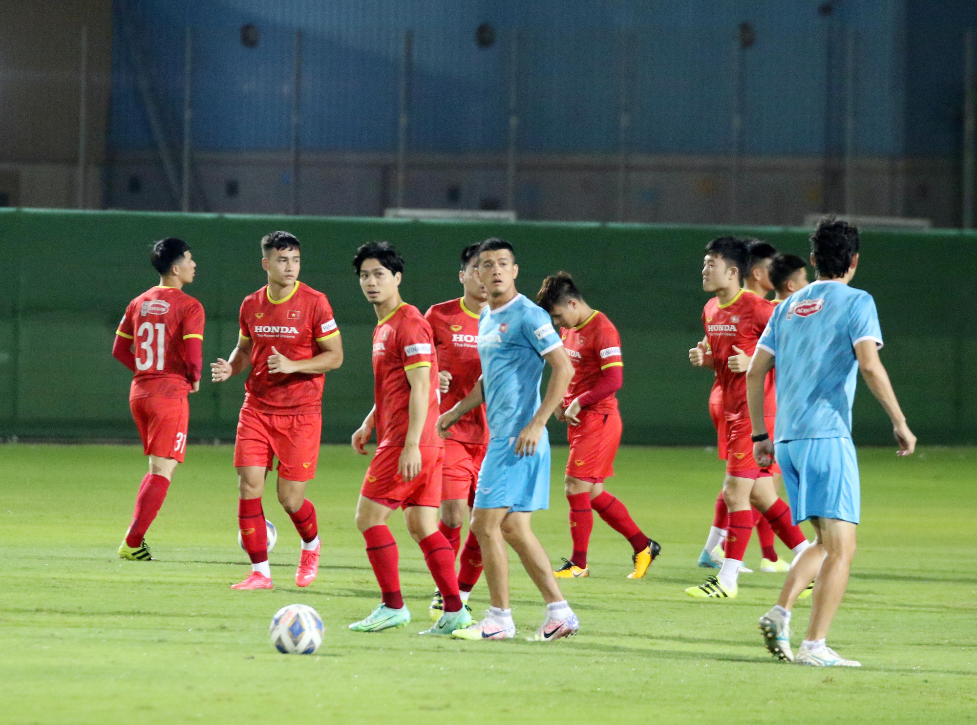 Nguyễn Th&agrave;nh Chung: Thiếu Văn Hậu, Trọng Ho&agrave;ng l&agrave; tổn thất lớn đối với tuyển Việt Nam - Ảnh 4.