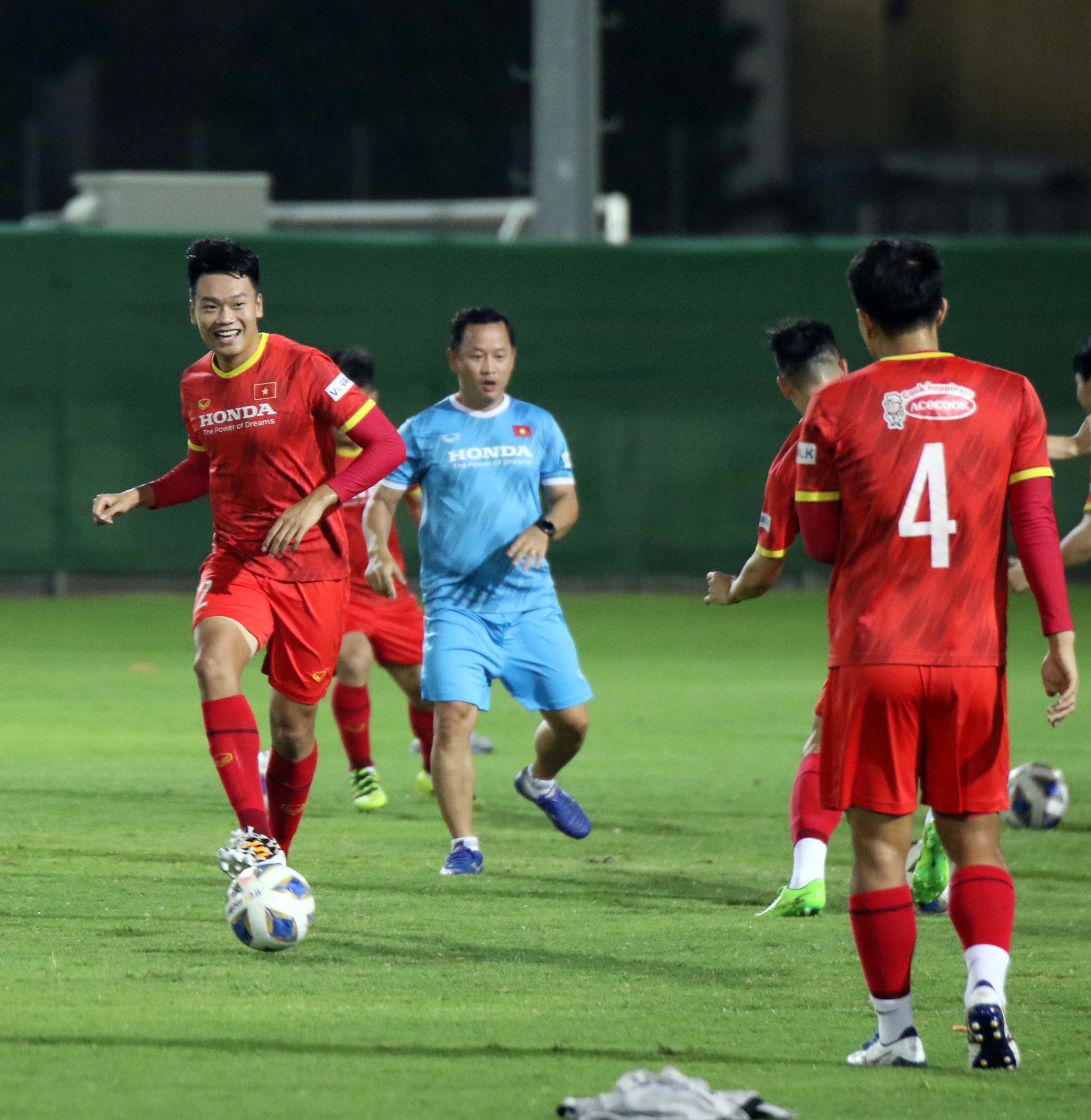 Nguyễn Th&agrave;nh Chung: Thiếu Văn Hậu, Trọng Ho&agrave;ng l&agrave; tổn thất lớn đối với tuyển Việt Nam - Ảnh 7.