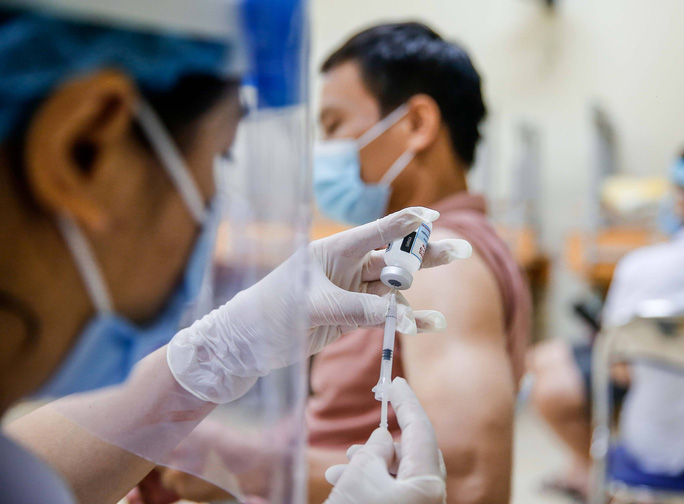 TP HCM: Hơn 68% người dân tiêm vắc-xin mũi 2, tiếp tục tiêm vét