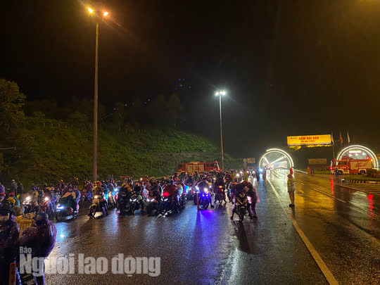 Mở hầm Hải Vân cho đoàn người đi xe máy từ phía Nam về quê - Ảnh 8.
