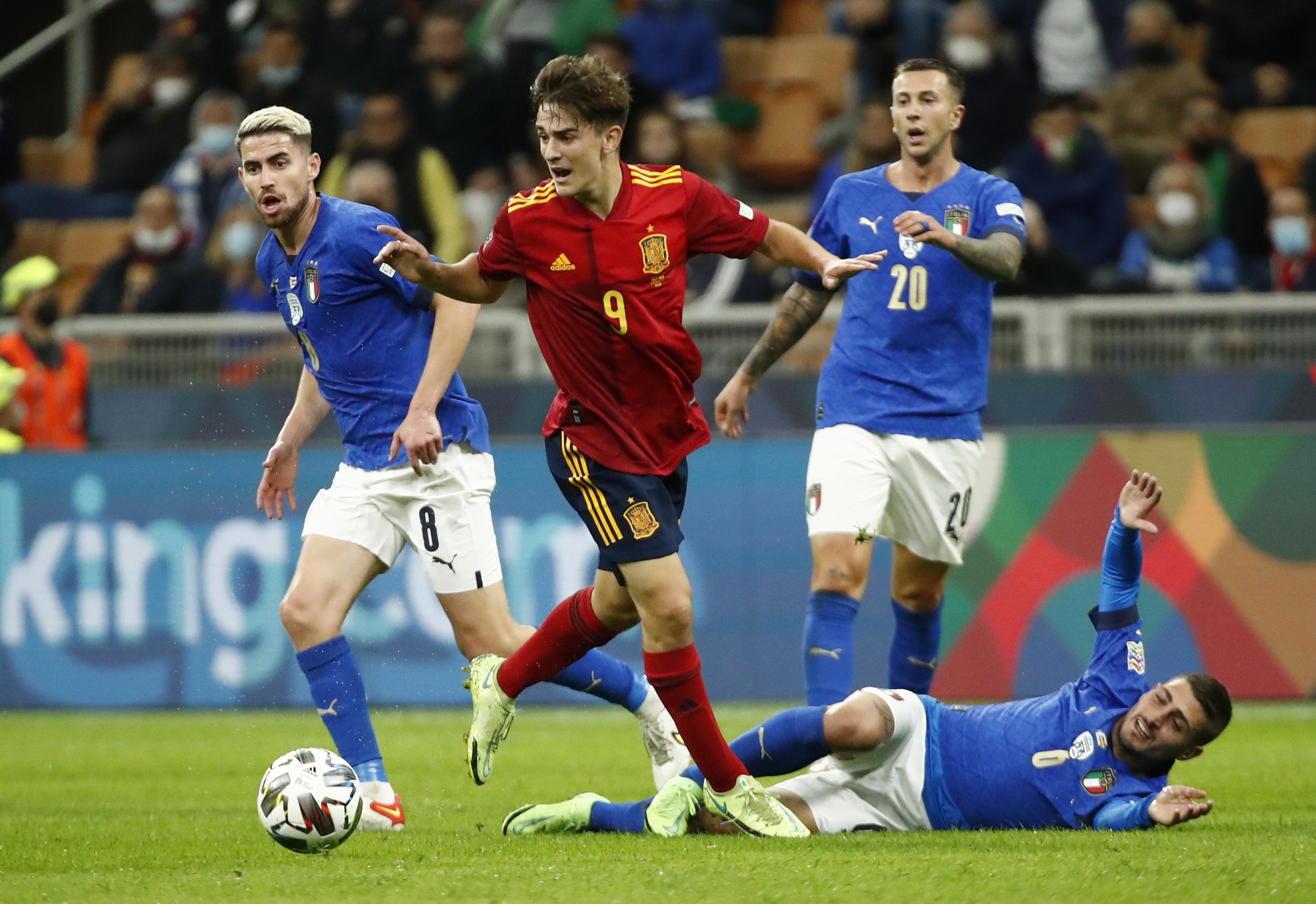 Barcelona d&ugrave;ng 1 tỉ euro giữ ch&acirc;n sao 18 tuổi - Ảnh 5.
