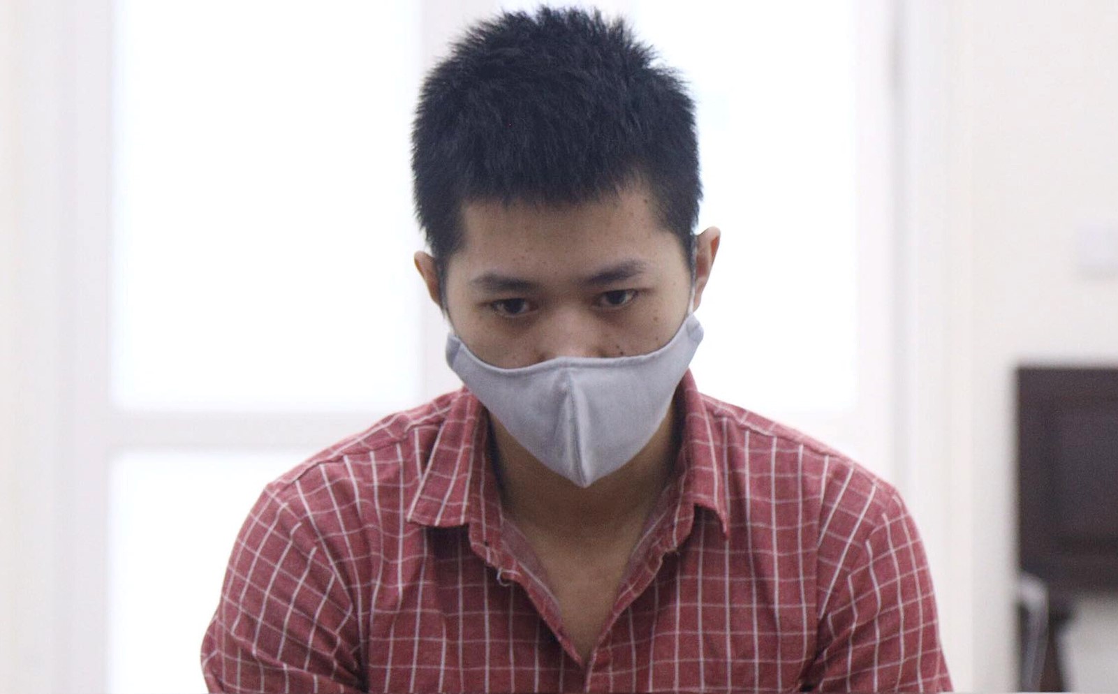 "Cha dượng" 9 lần hiếp dâm con gái 12 tuổi của người tình