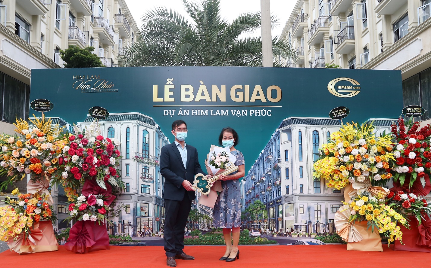 Nỗ lực vượt “bão” Covid, Him Lam Vạn Phúc chào đón những cư dân đầu tiên