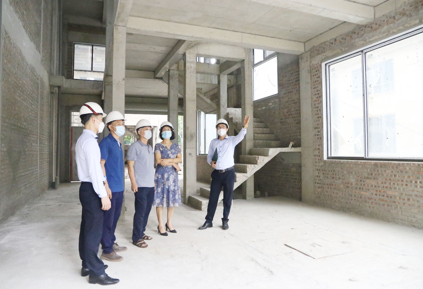 Nỗ lực vượt &ldquo;b&atilde;o&rdquo; Covid, Him Lam Vạn Ph&uacute;c ch&agrave;o đ&oacute;n những cư d&acirc;n đầu ti&ecirc;n - Ảnh 2.