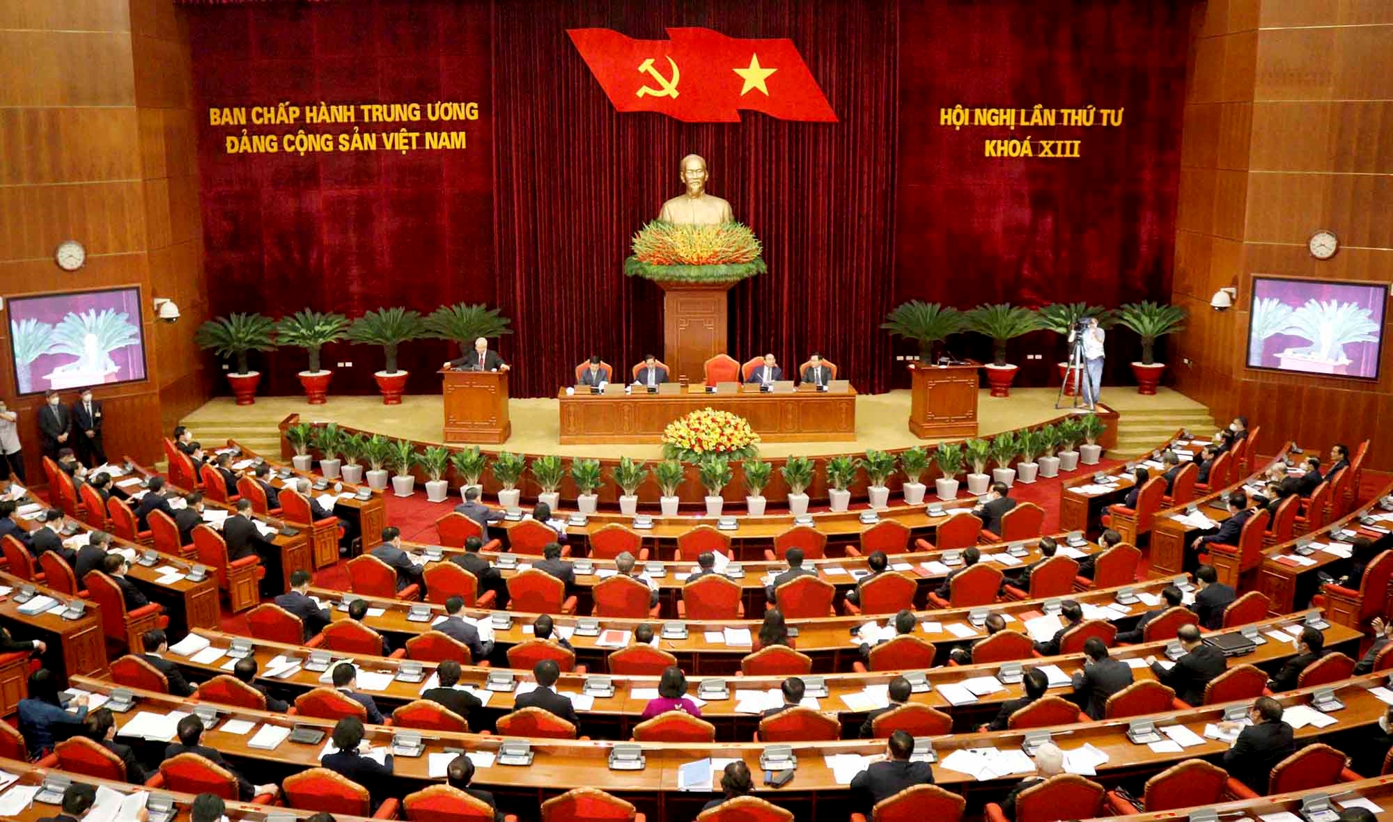 Bế mạc Hội nghị Trung ương 4 - Ảnh 1.
