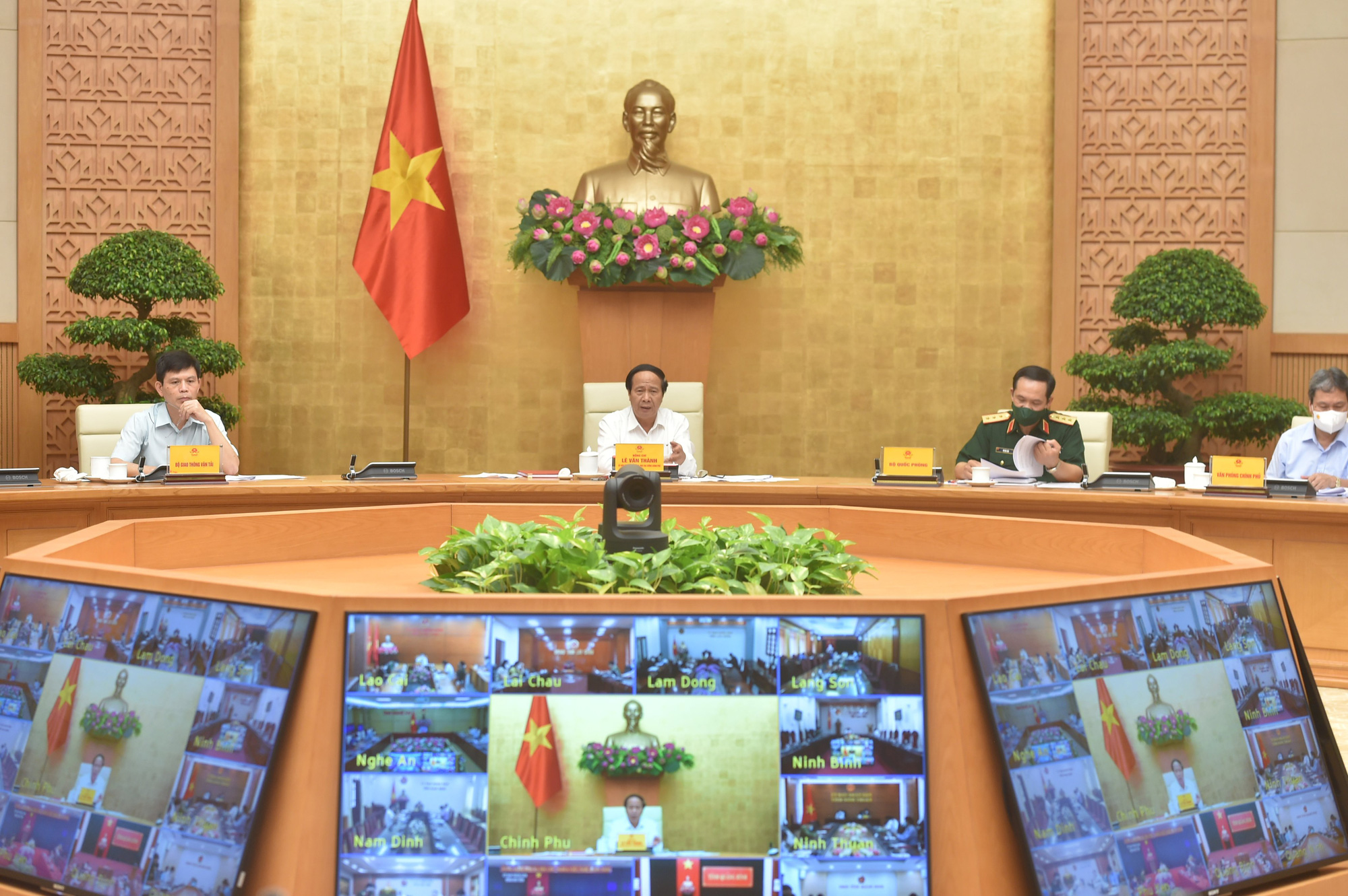 Kh&ocirc;i phục đường bay nội địa - Ảnh 1.