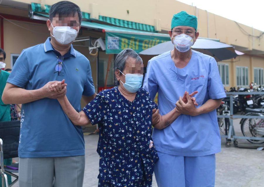 Gần trăm tuổi và bị suy tim, cụ bà ở TP HCM vẫn chiến thắng Covid-19 ngoạn mục