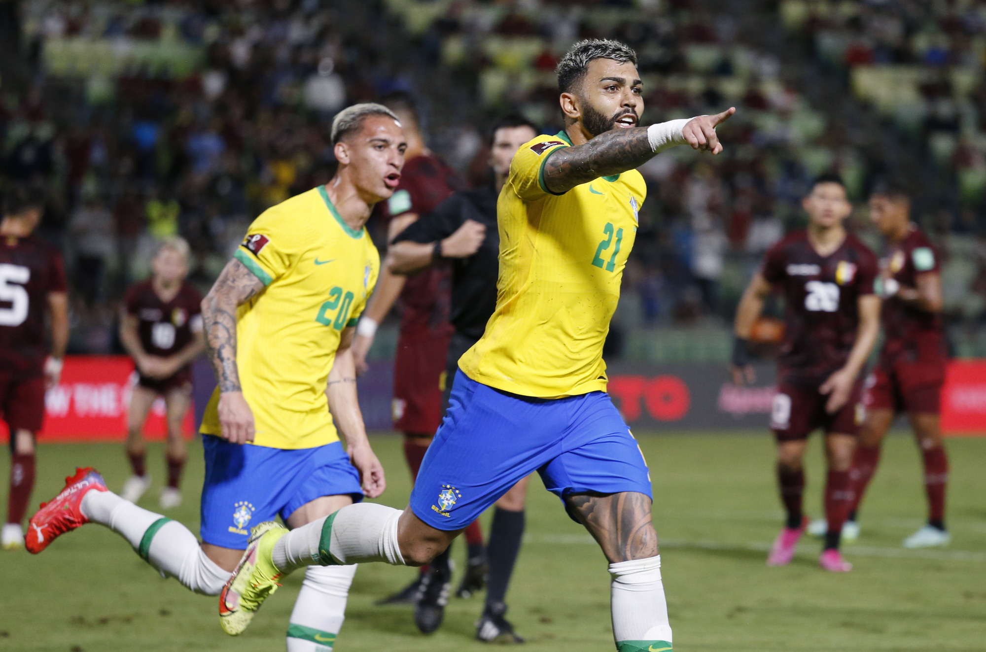 Ngược dòng siêu hạng, Brazil vững ngôi đầu vòng loại World Cup Nam Mỹ