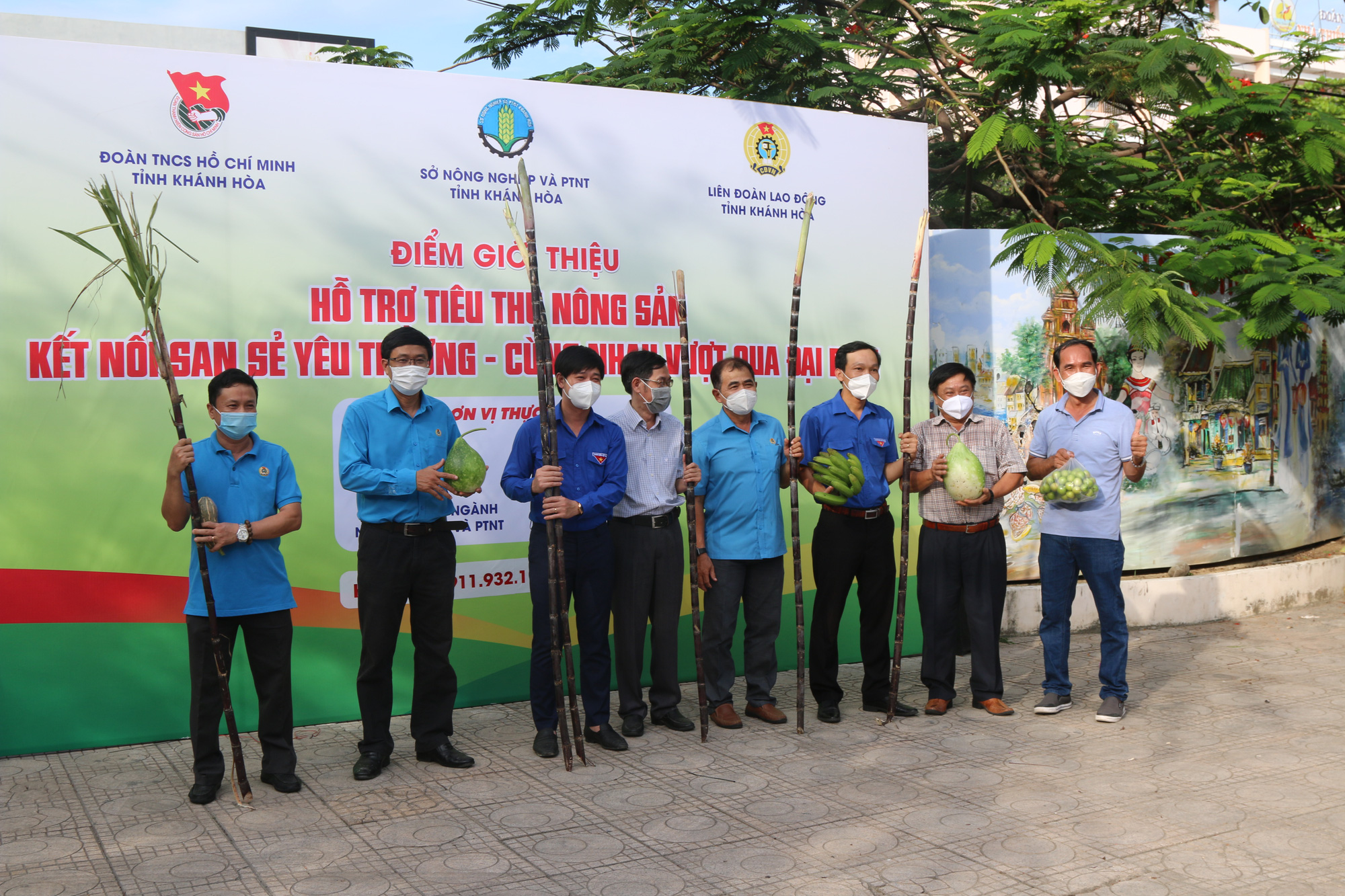 Kh&aacute;nh Ho&agrave;: Li&ecirc;n đo&agrave;n Lao động phối hợp với Tỉnh đo&agrave;n mở điểm ti&ecirc;u thụ n&ocirc;ng sản hỗ trợ n&ocirc;ng d&acirc;n - Ảnh 1.