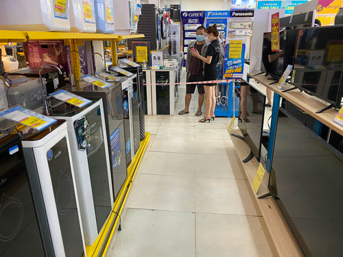 Điện máy ngập hàng tồn, giảm giá sâu - Ảnh 1.