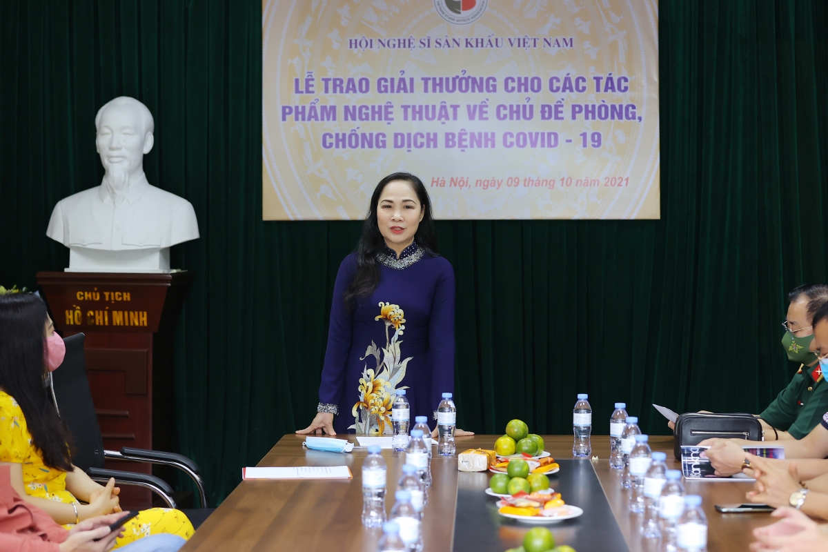 Nghệ sĩ s&acirc;n khấu h&agrave;o hứng với chủ đề ph&ograve;ng, chống Covid-19 - Ảnh 1.