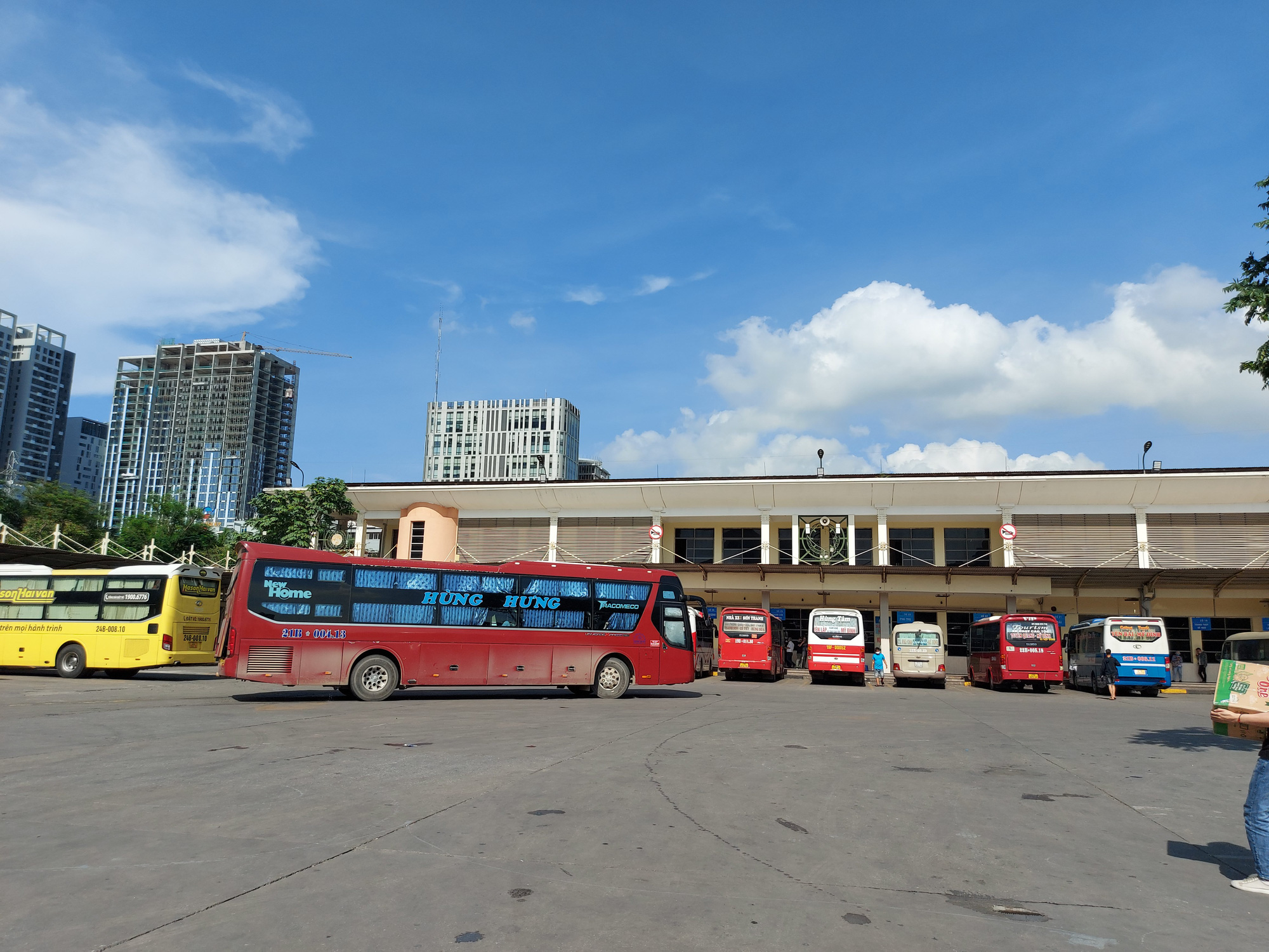 Xe, tàu vẫn "án binh bất động"