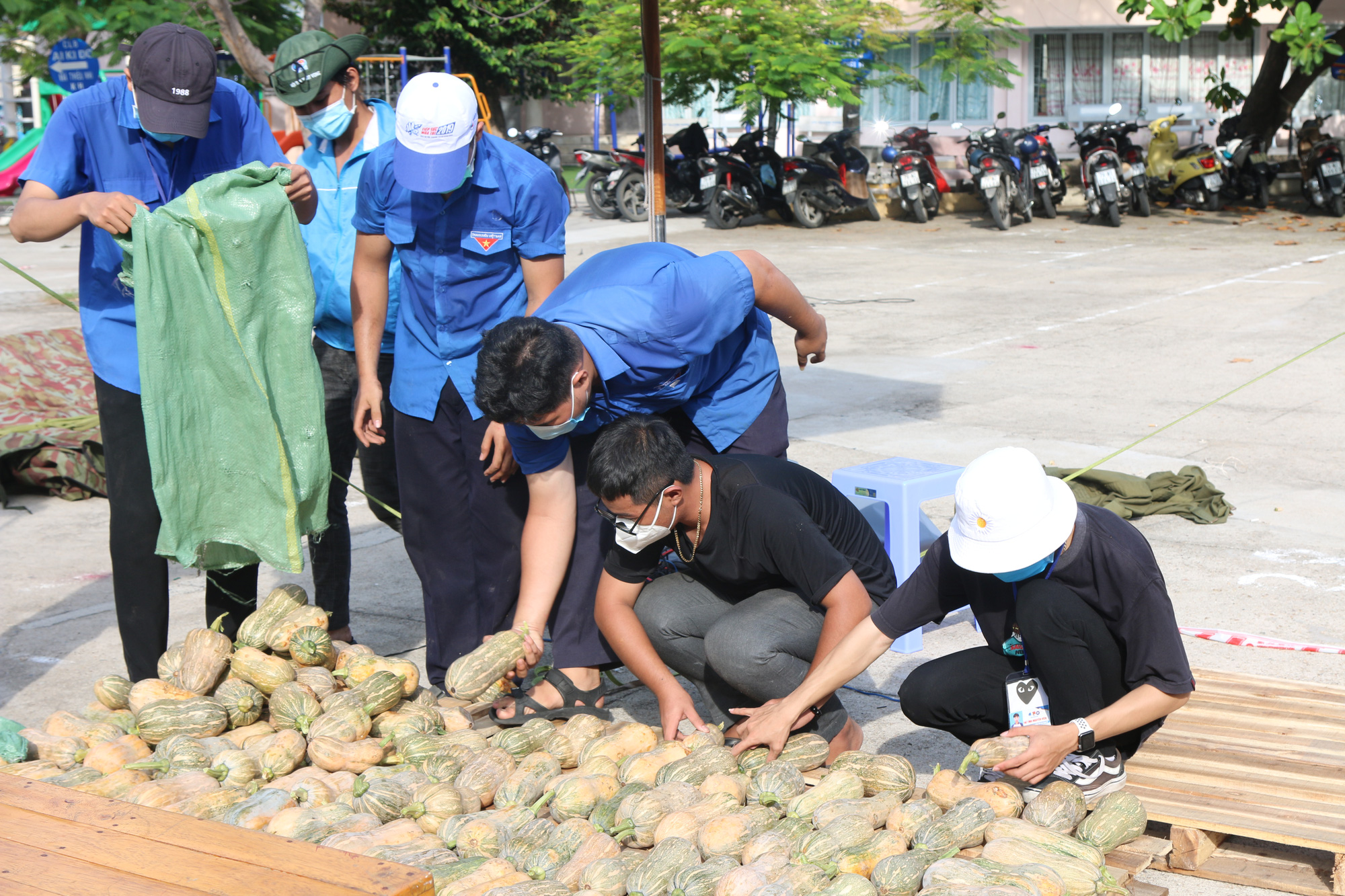 Kh&aacute;nh Ho&agrave;: Li&ecirc;n đo&agrave;n Lao động phối hợp với Tỉnh đo&agrave;n mở điểm ti&ecirc;u thụ n&ocirc;ng sản hỗ trợ n&ocirc;ng d&acirc;n - Ảnh 3.