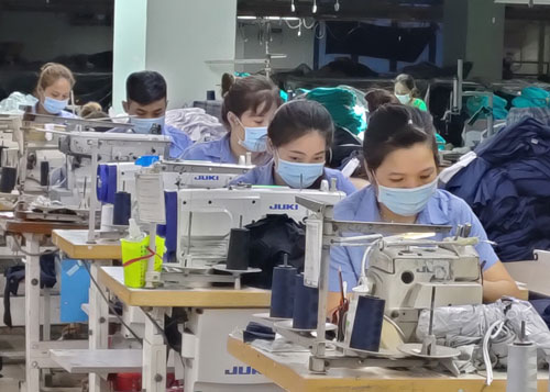 Gần 90% lao động dệt may và da giày muốn quay lại nhà máy