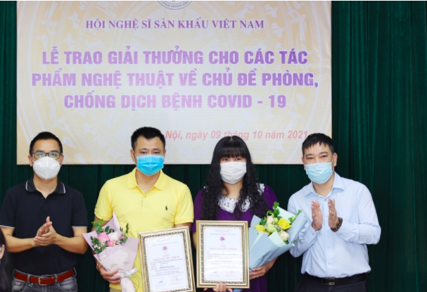 Nghệ sĩ s&acirc;n khấu h&agrave;o hứng với chủ đề ph&ograve;ng, chống Covid-19 - Ảnh 4.