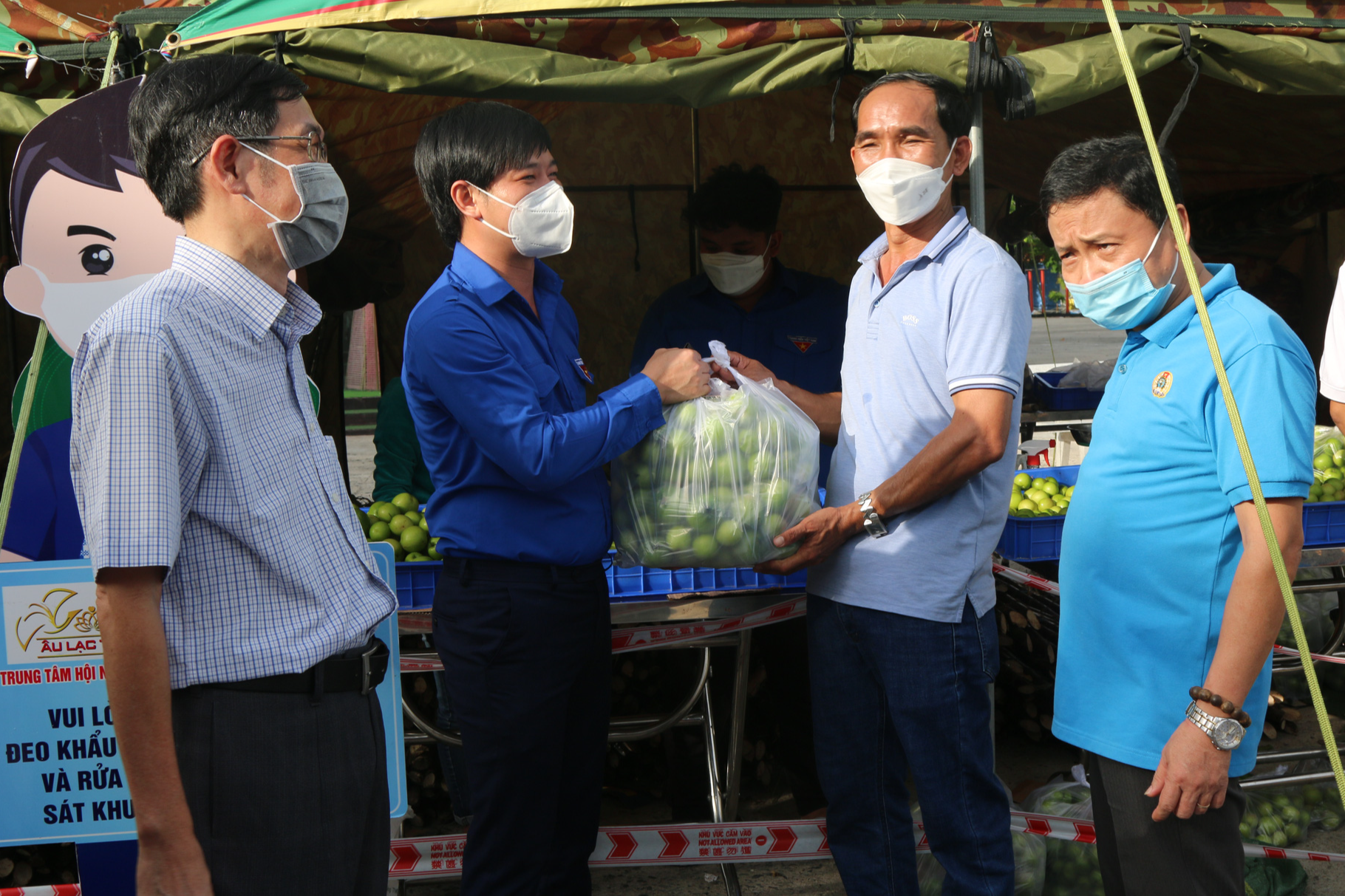 Kh&aacute;nh Ho&agrave;: Li&ecirc;n đo&agrave;n Lao động phối hợp với Tỉnh đo&agrave;n mở điểm ti&ecirc;u thụ n&ocirc;ng sản hỗ trợ n&ocirc;ng d&acirc;n - Ảnh 2.