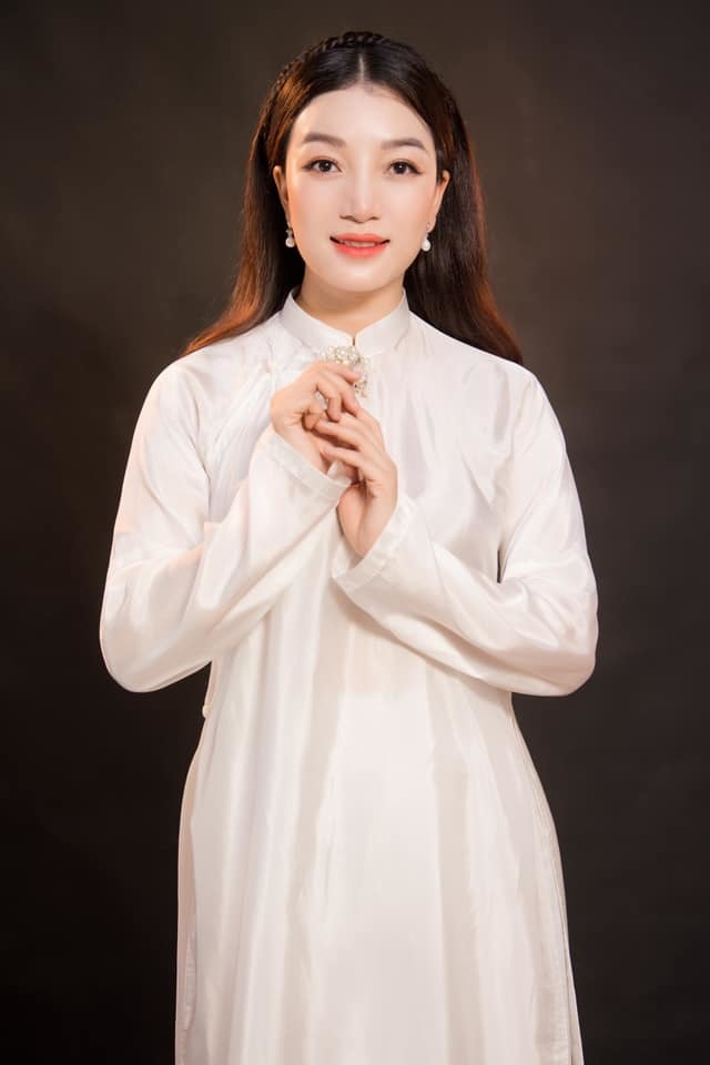 Xúc động khi nghe Phạm Thu Hà hát Đôi bờ - Ảnh 1.